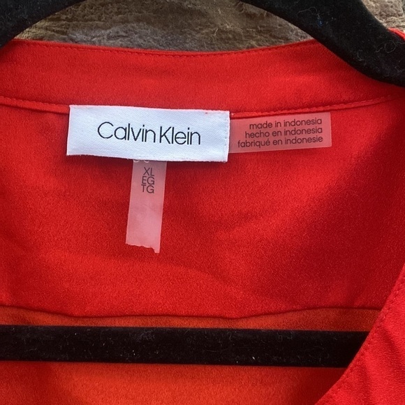 Calvin Klein red, white and black zebra design blouse. Cute tied in front. XL - Picture 3 of 10